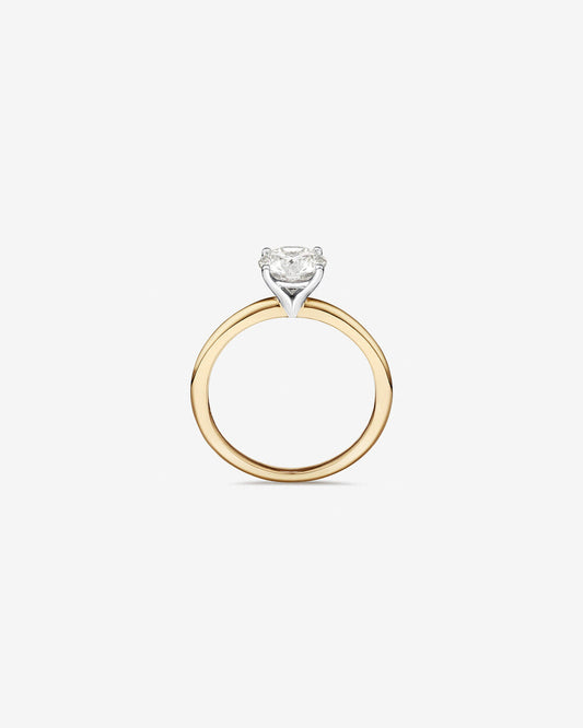 Round Cut Engagement Ring