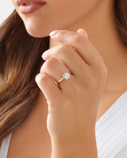 Round Cut Engagement Ring