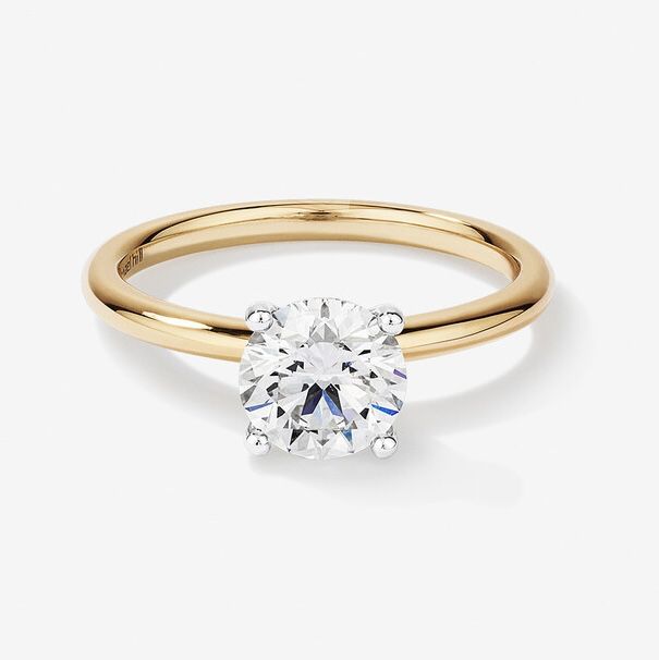 Round Cut Engagement Ring