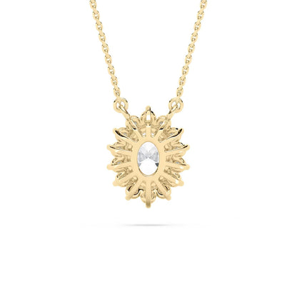 Soikea tähtihaloriipus ketjulla